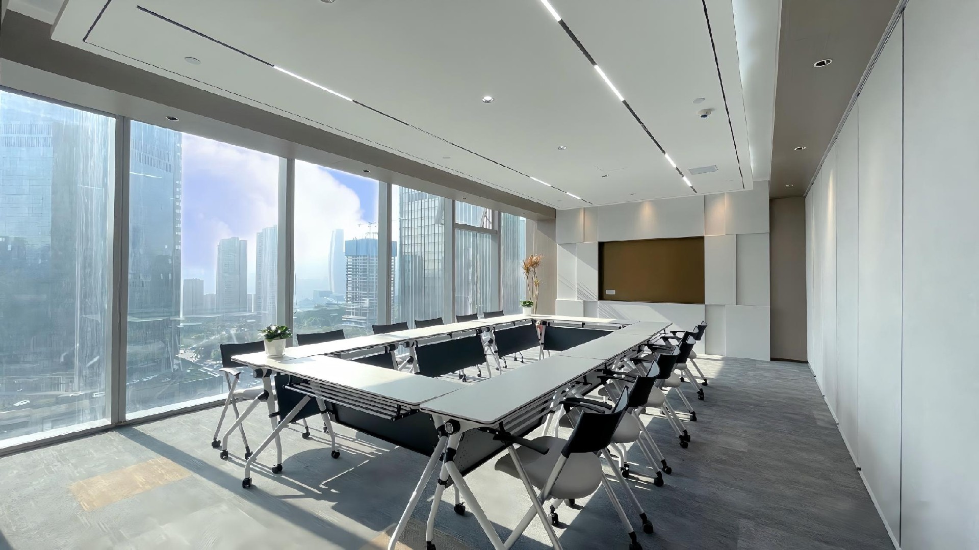 1772596603462848.jpg 培训室.jpg